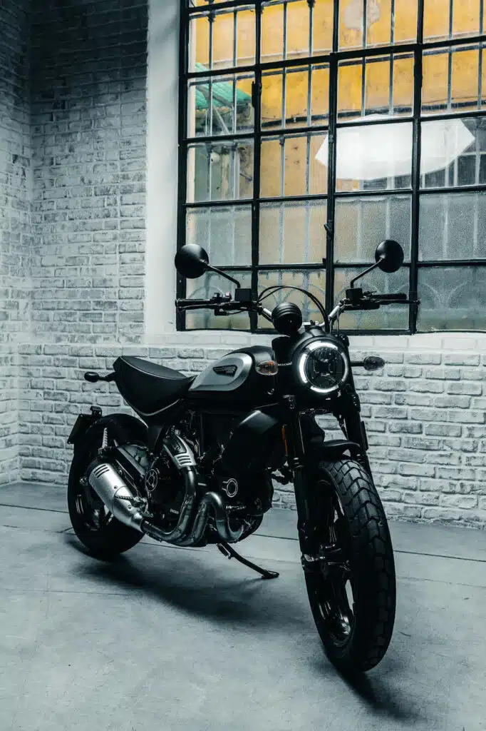 2022-Ducati-Icon-Dark-10_56 svg+xml;charset=utf