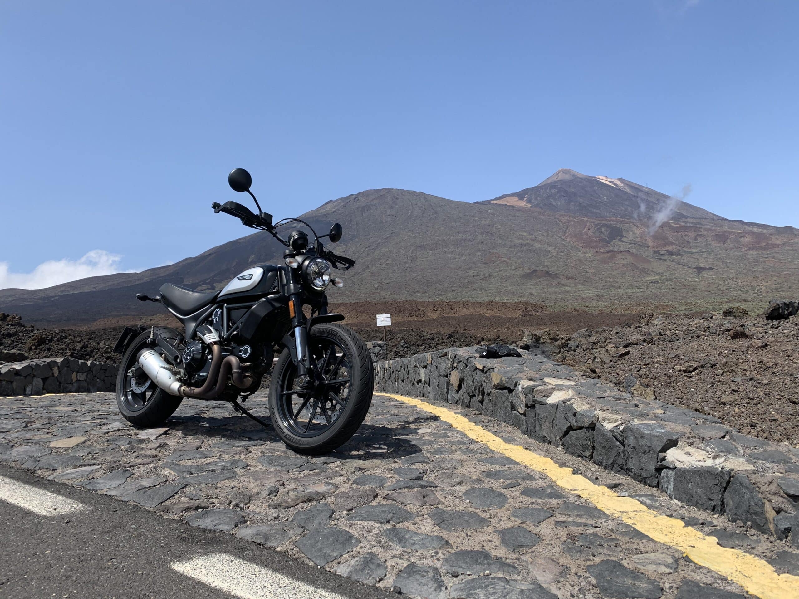 Ne pas recevoir d'amende - comment garer correctement sa moto dans les îles Canaries