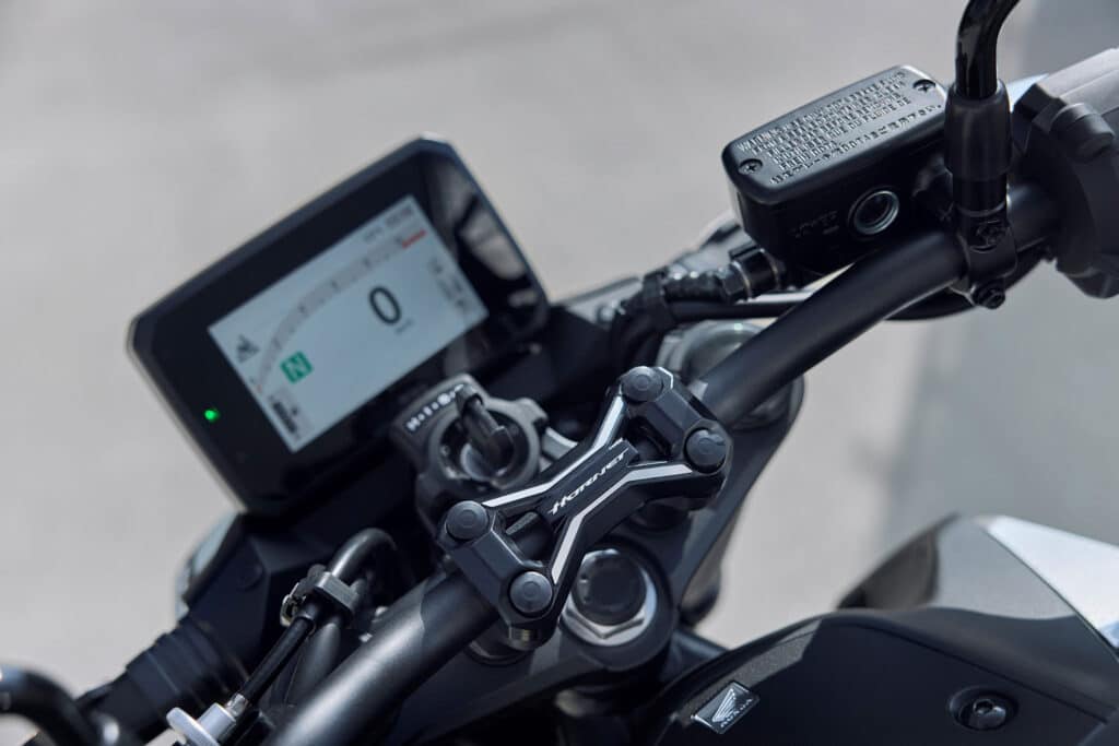 honda-cb750-hornet-04-detail-dashboard-source honda-cb750-hornet-04-detail-dashboard-source