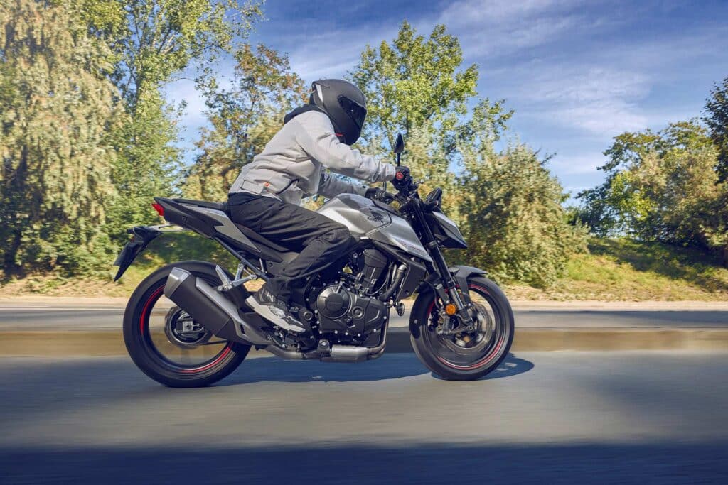 honda-cb750-hornet-06-lifestyle-action-source honda-cb750-hornet-06-lifestyle-action-source
