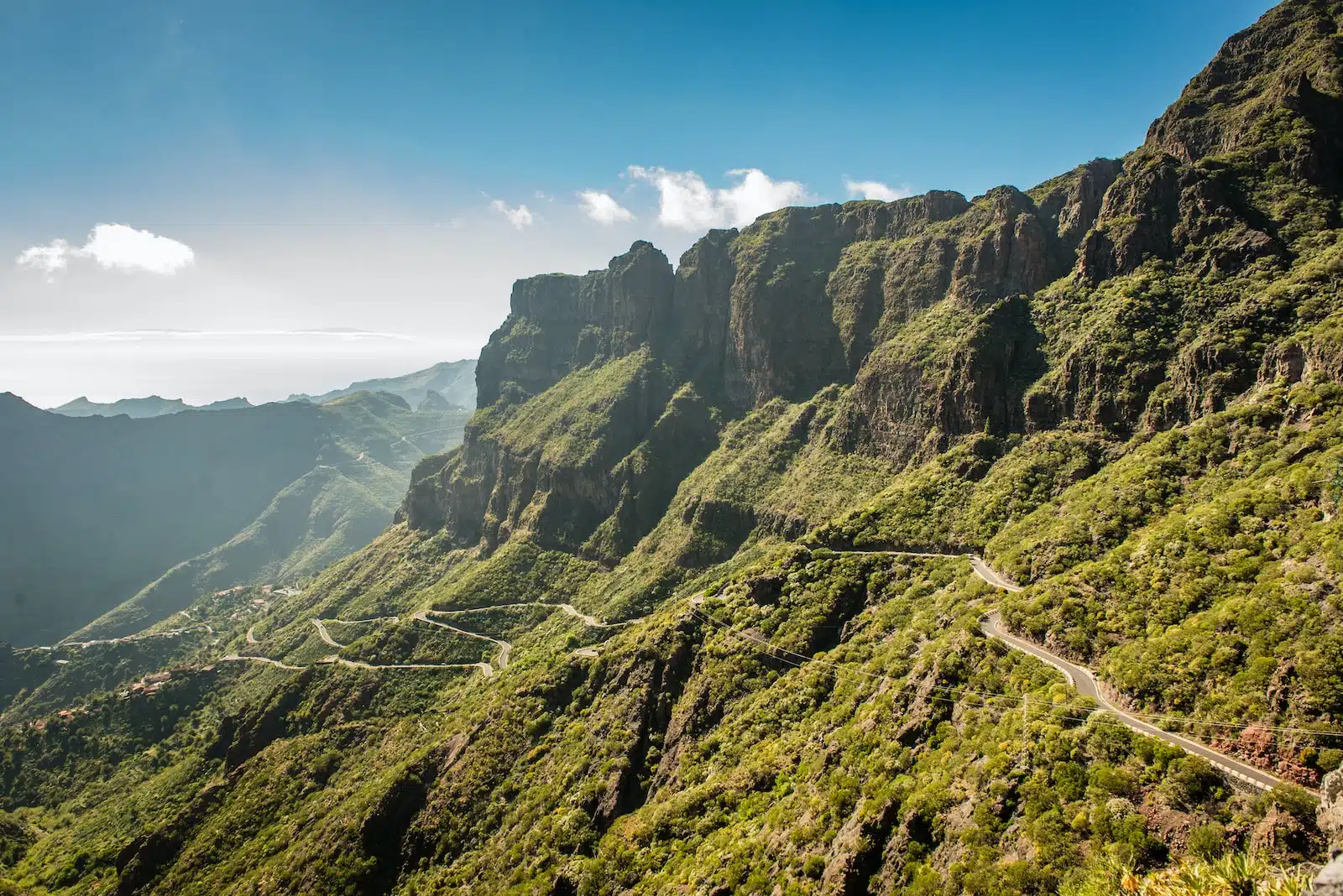 Explorer les îles Canaries à moto : Le guide ultime