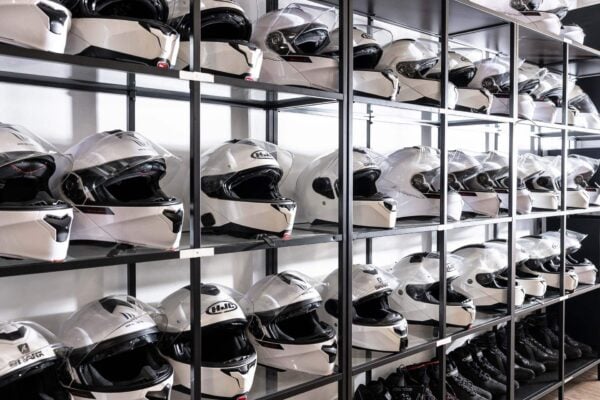 Casco incluido