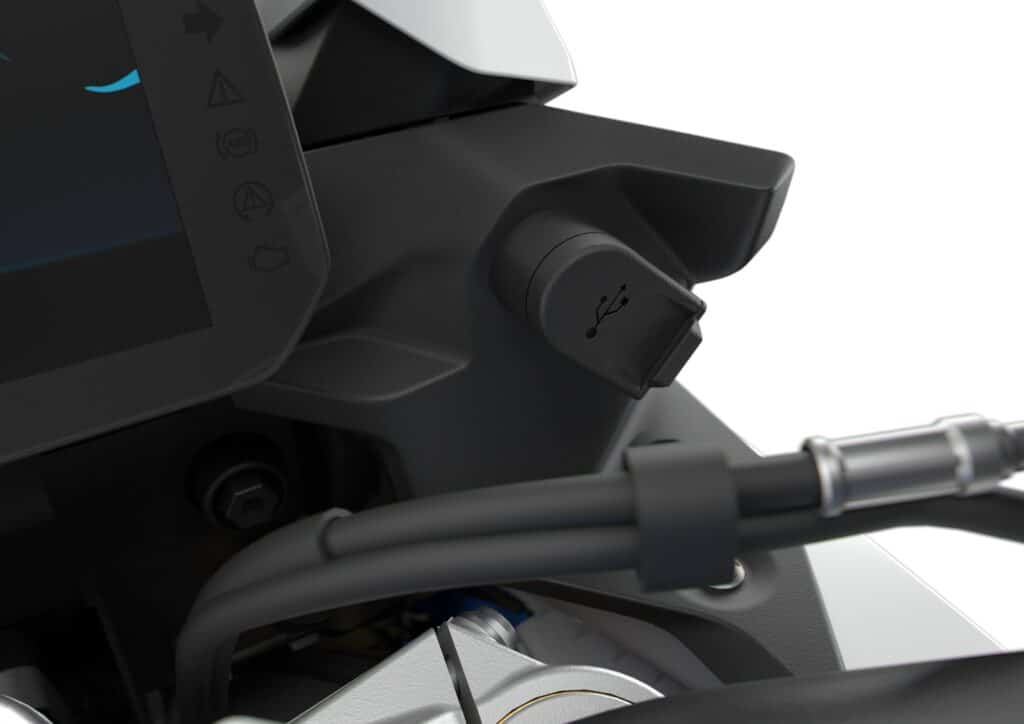 bmw-f900xr-38 bmw-f900xr-38